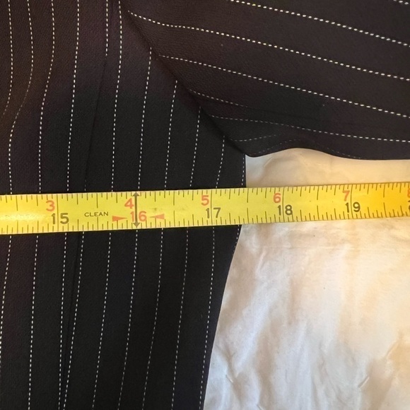 Tahari ASL BLACK & white pin stripe classic 3 button blazer SIZE 4 EUC - Picture 11 of 11
